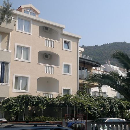 Hibiscus Guest House บุดวา ภายนอก รูปภาพ