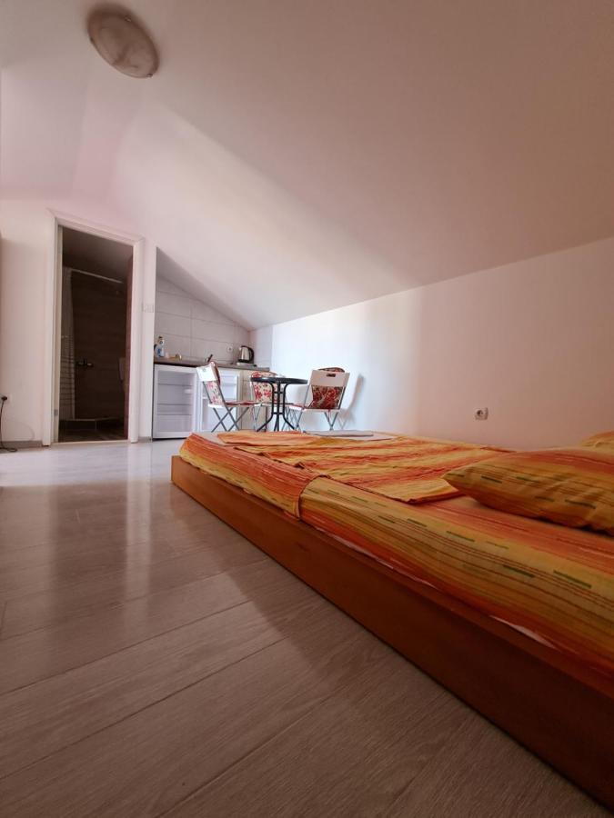 Hibiscus Guest House บุดวา ภายนอก รูปภาพ
